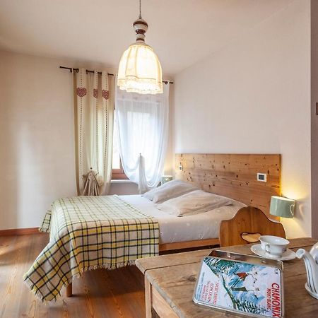 Maison Le Champ B&B Questa Casa Non E Un Albergo La Salle Zewnętrze zdjęcie