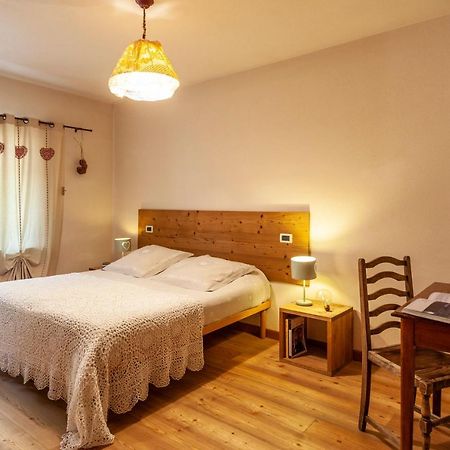 Maison Le Champ B&B Questa Casa Non E Un Albergo La Salle Zewnętrze zdjęcie