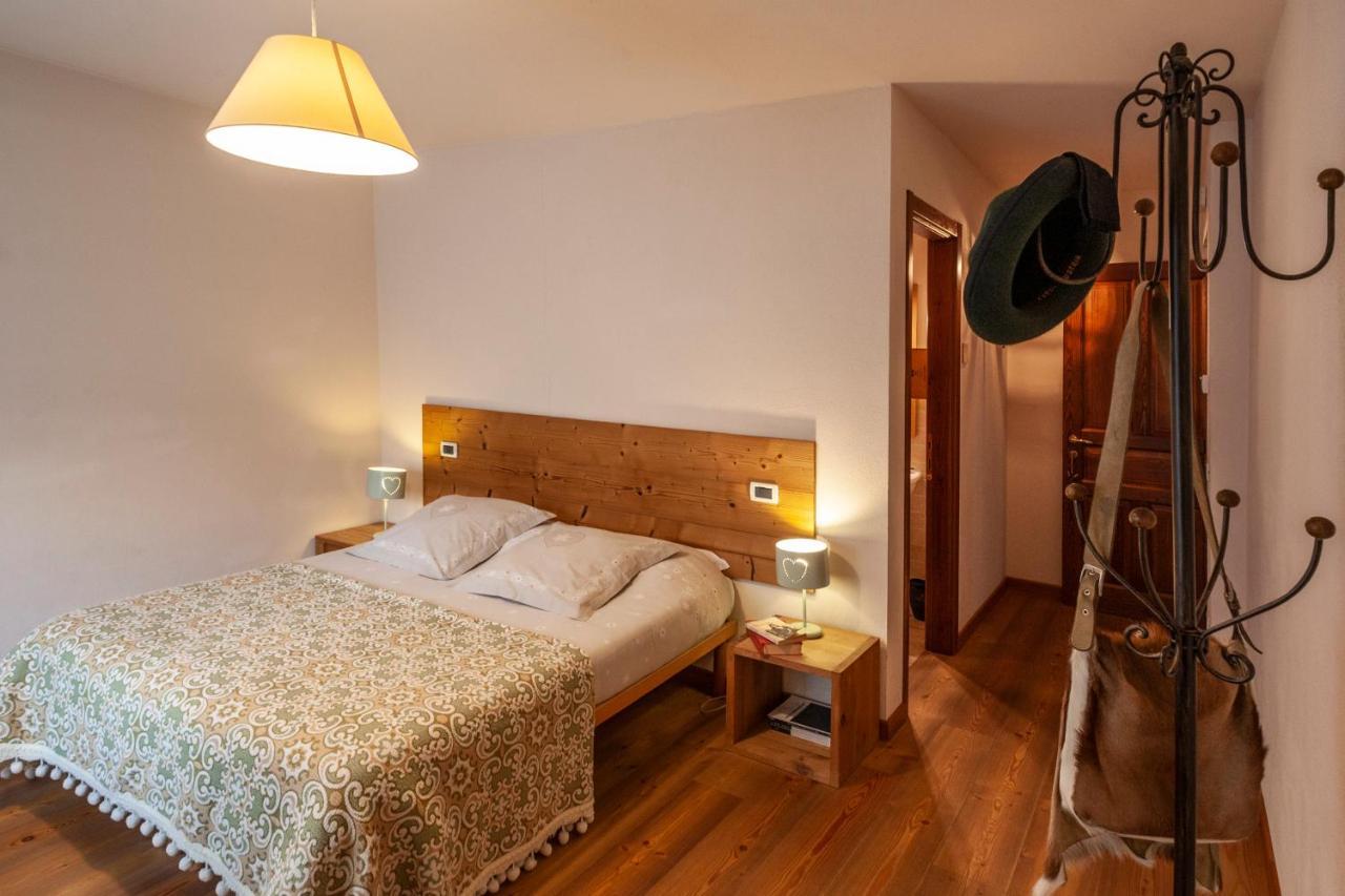Maison Le Champ B&B Questa Casa Non E Un Albergo La Salle Zewnętrze zdjęcie