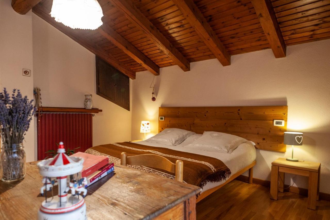 Maison Le Champ B&B Questa Casa Non E Un Albergo La Salle Zewnętrze zdjęcie