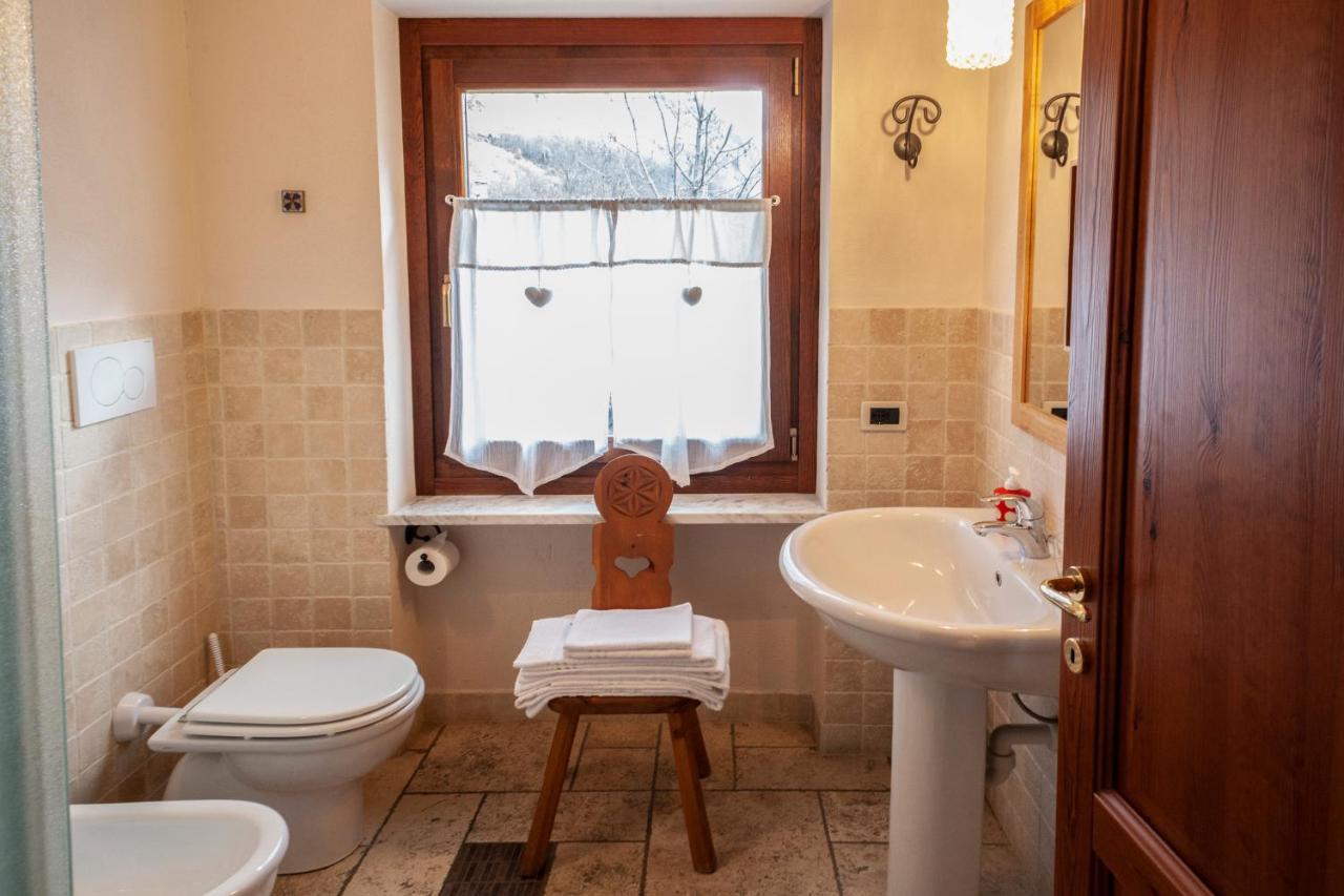 Maison Le Champ B&B Questa Casa Non E Un Albergo La Salle Zewnętrze zdjęcie