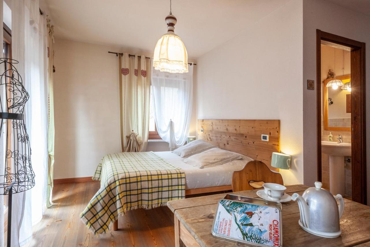 Maison Le Champ B&B Questa Casa Non E Un Albergo La Salle Zewnętrze zdjęcie