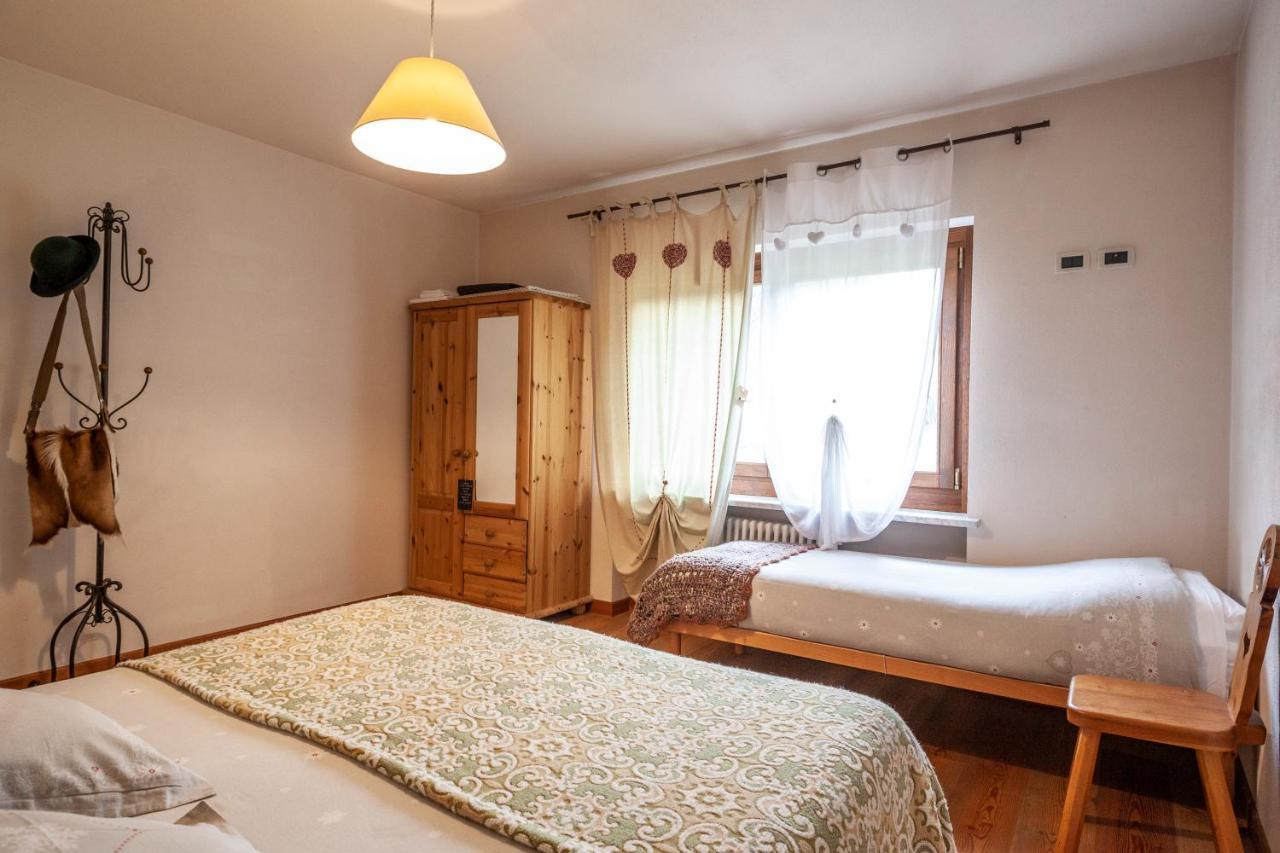 Maison Le Champ B&B Questa Casa Non E Un Albergo La Salle Zewnętrze zdjęcie