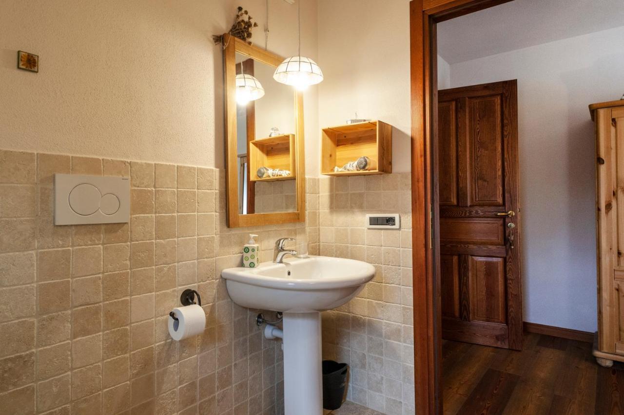 Maison Le Champ B&B Questa Casa Non E Un Albergo La Salle Zewnętrze zdjęcie