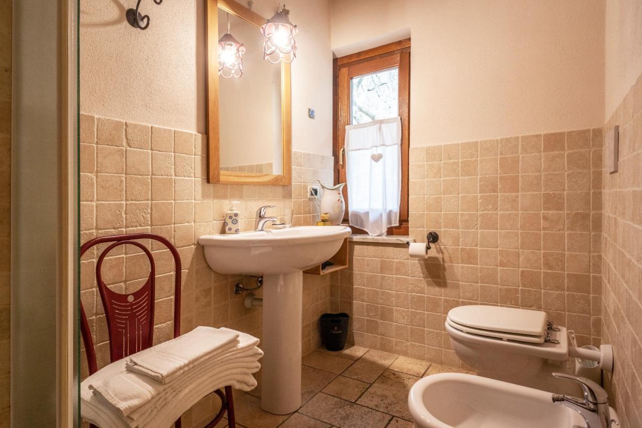 Maison Le Champ B&B Questa Casa Non E Un Albergo La Salle Zewnętrze zdjęcie