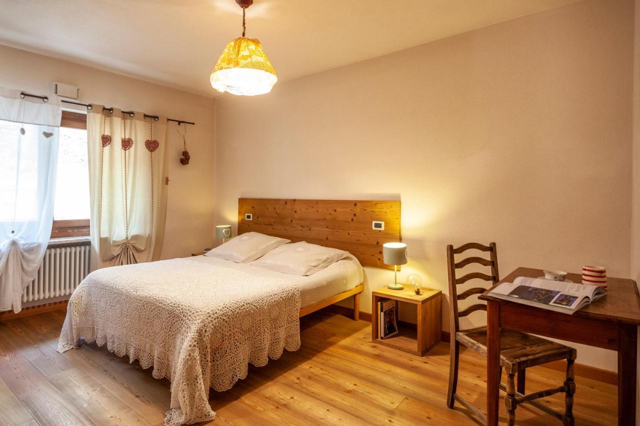 Maison Le Champ B&B Questa Casa Non E Un Albergo La Salle Zewnętrze zdjęcie