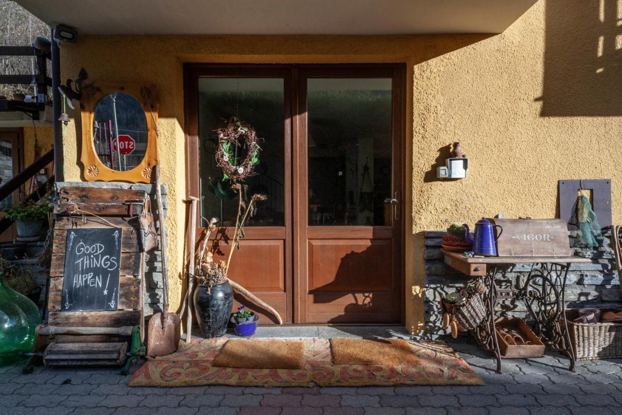Maison Le Champ B&B Questa Casa Non E Un Albergo La Salle Zewnętrze zdjęcie