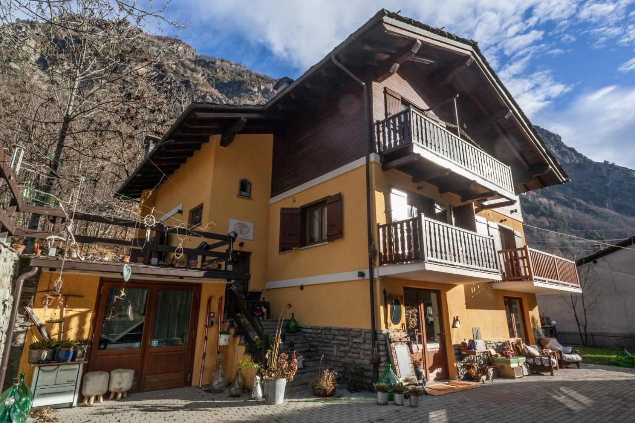 Maison Le Champ B&B Questa Casa Non E Un Albergo La Salle Zewnętrze zdjęcie