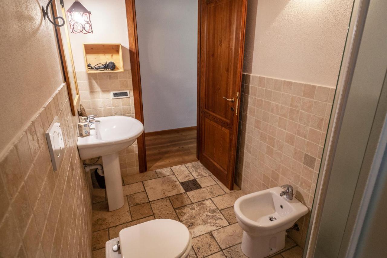 Maison Le Champ B&B Questa Casa Non E Un Albergo La Salle Zewnętrze zdjęcie