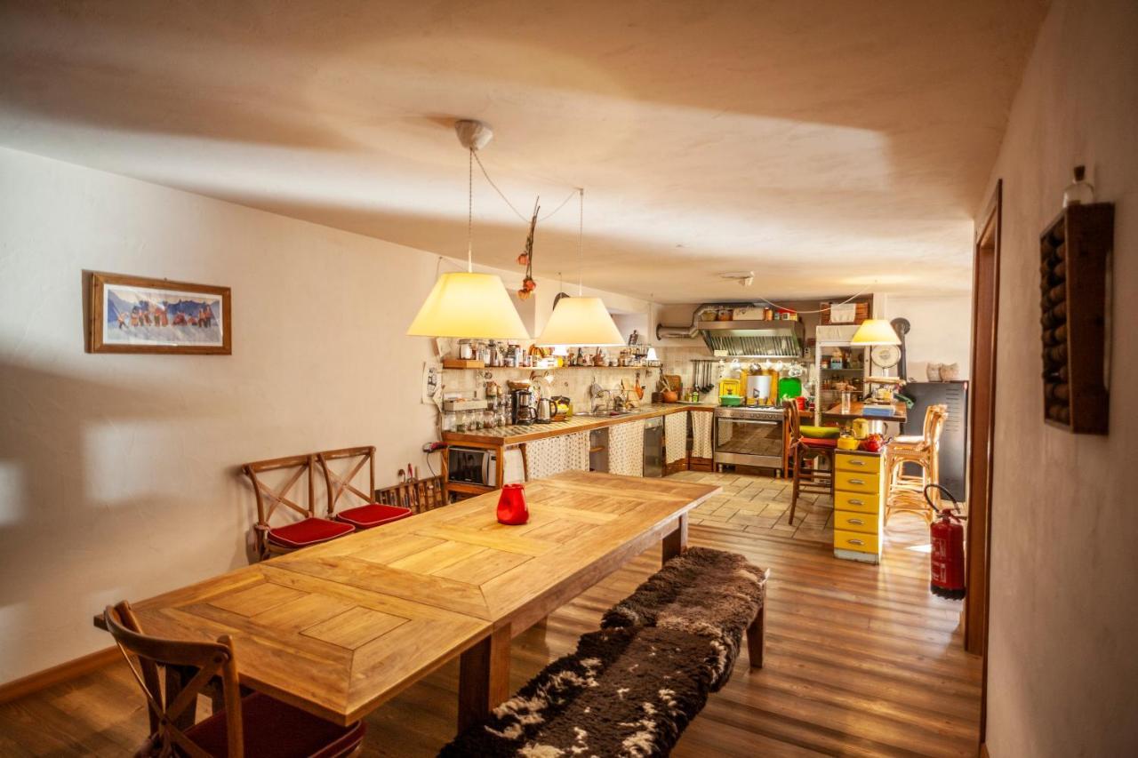 Maison Le Champ B&B Questa Casa Non E Un Albergo La Salle Zewnętrze zdjęcie